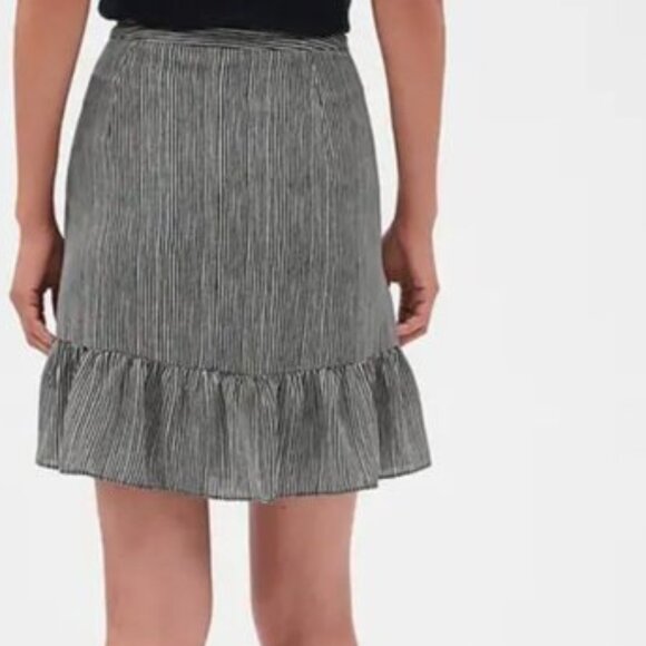 Banana Republic Tiered Ruffle Stripe Mini Skirt In Navy & White Size 8 EUC - Picture 2 of 12